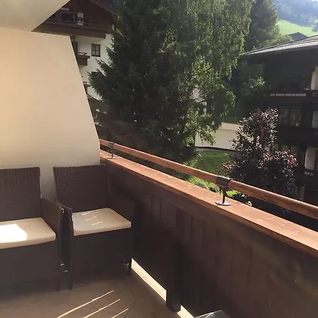 Bear Hutte Near Billa