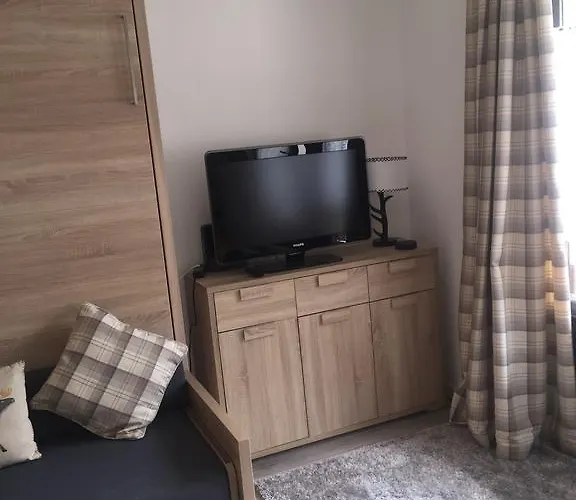 Bear Hutte Near Billa